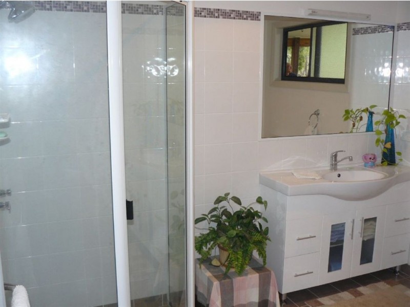 514 Davies Road, Captain Creek QLD 4677