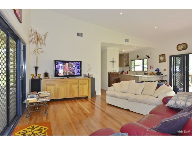514 Davies Road, Captain Creek QLD 4677