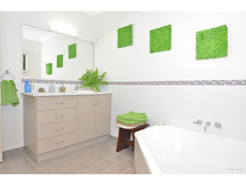 514 Davies Road, Captain Creek QLD 4677