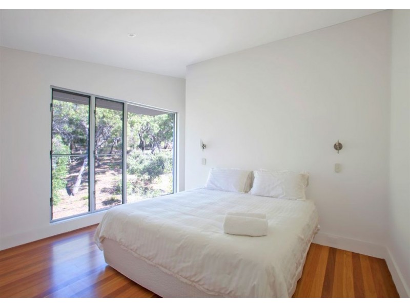 No 5 Springs Road, Agnes Water QLD 4677