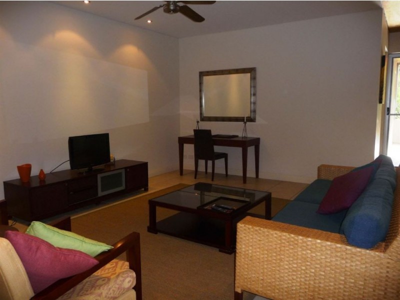 2/4 Ocean Beach Drive, Agnes Water QLD 4677