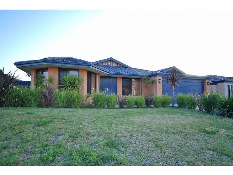 11 Hoop Place, Canning Vale WA 6155