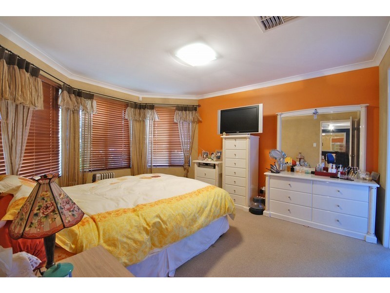 11 Hoop Place, Canning Vale WA 6155