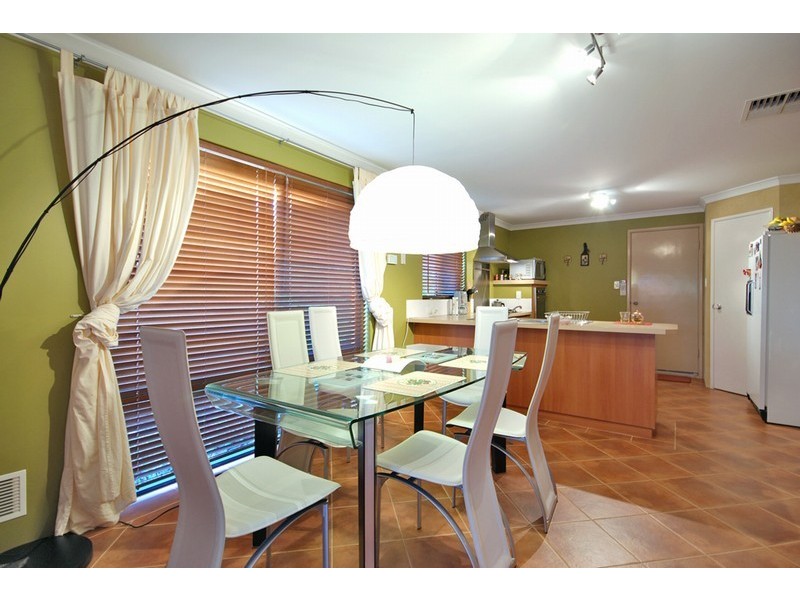 11 Hoop Place, Canning Vale WA 6155