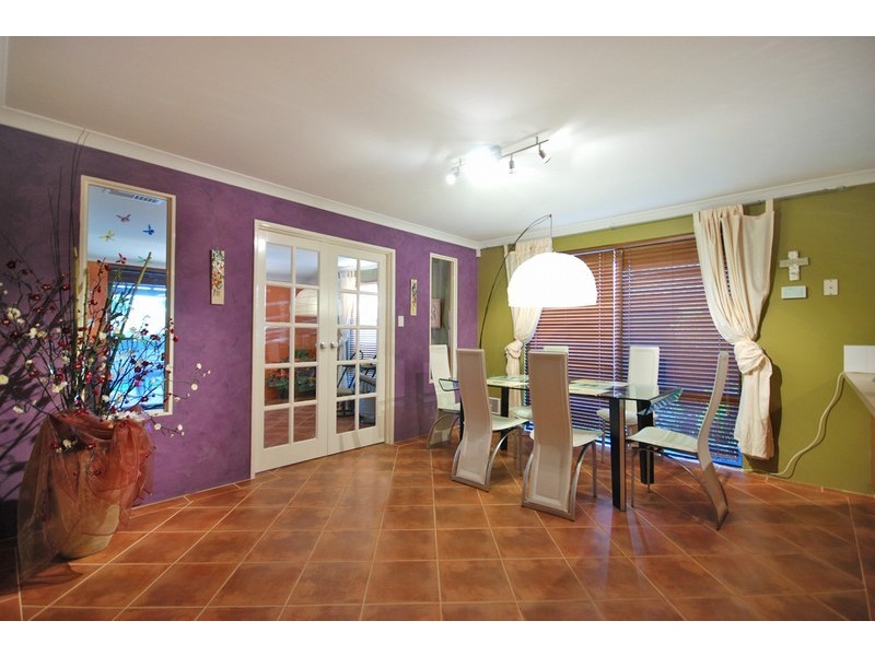 11 Hoop Place, Canning Vale WA 6155