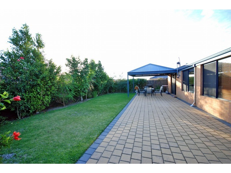 11 Hoop Place, Canning Vale WA 6155