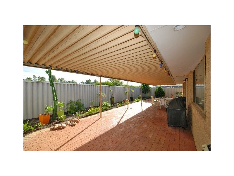 92 Waratah Boulevard, Canning Vale WA 6155