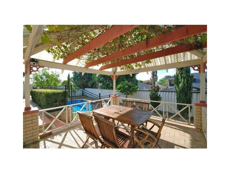 29 Ten Seldam Circle, Winthrop WA 6150