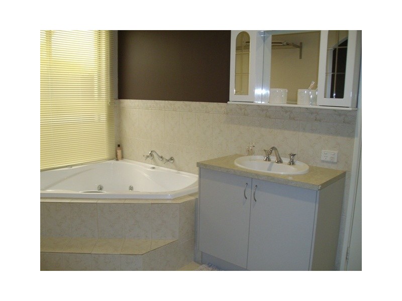 28 Ruth Avenue, Canning Vale WA 6155