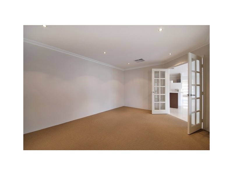 8 Kersley Loop, Forrestdale WA 6112