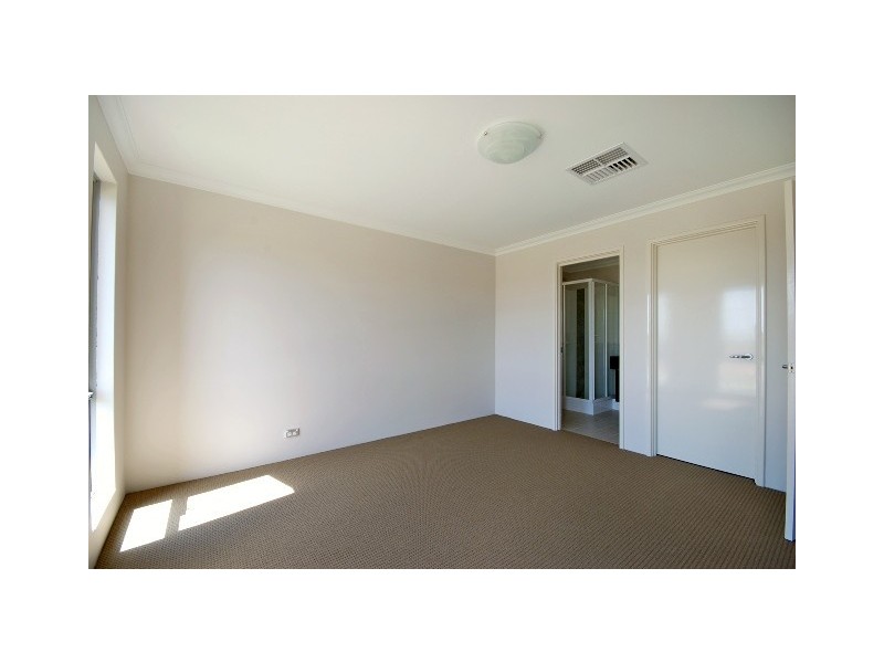 8 Kersley Loop, Forrestdale WA 6112