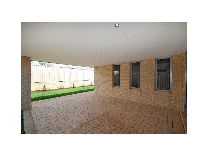 8 Kersley Loop, Forrestdale WA 6112