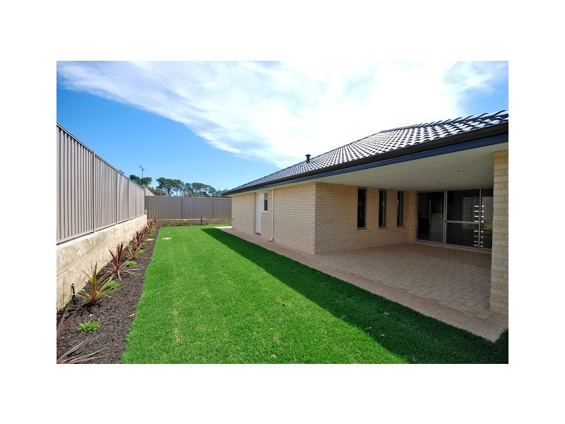 8 Kersley Loop, Forrestdale WA 6112