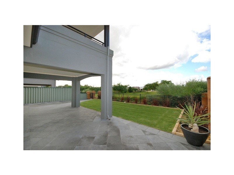 2 Tathra Lane, Aubin Grove WA 6164