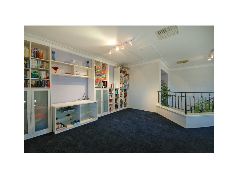 27 Allen-Williams Parade, Winthrop WA 6150