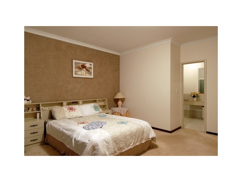 40 Lucraft Gardens, Winthrop WA 6150