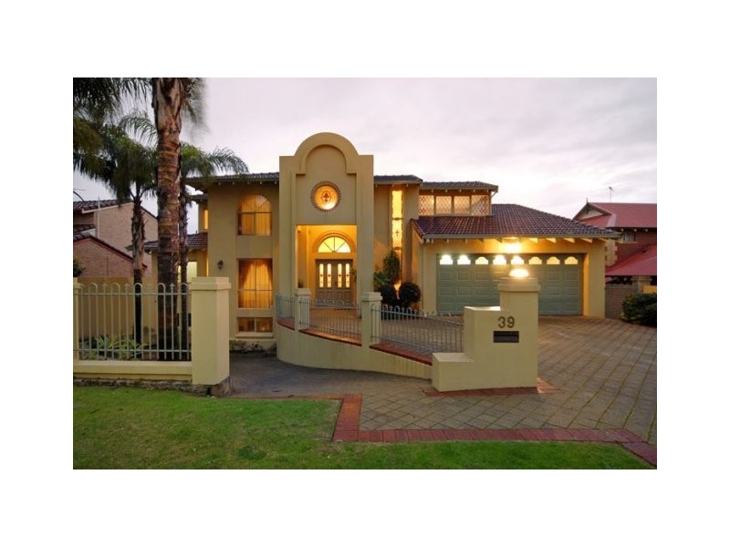 39 Whitfeld Terrace, Winthrop WA 6150