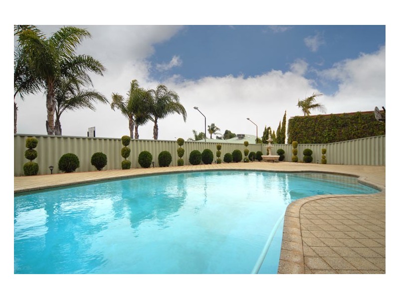 39 Whitfeld Terrace, Winthrop WA 6150