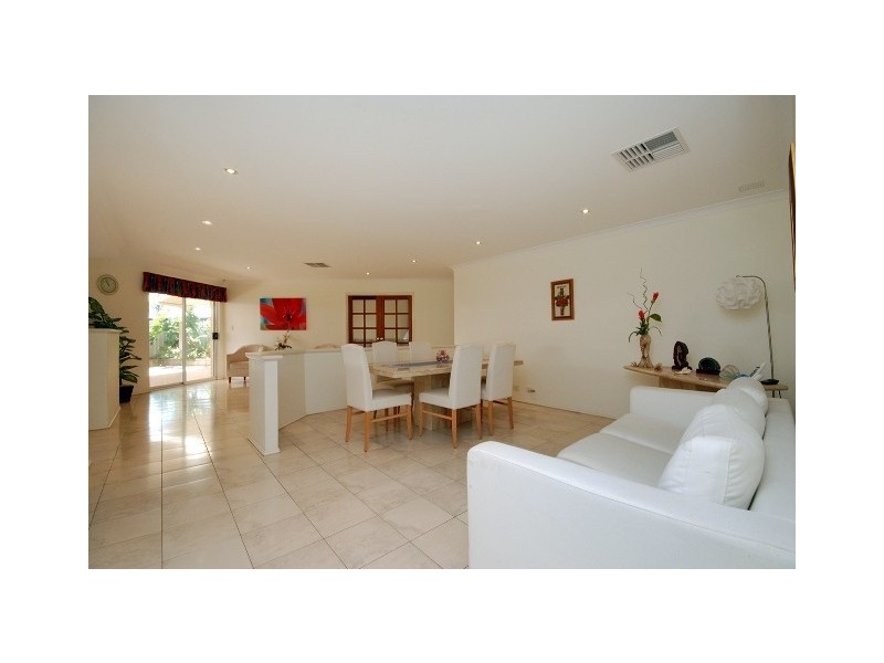 17 Thurloe Way, Canning Vale WA 6155