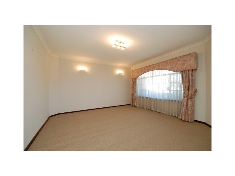 11 Henn Close, Winthrop WA 6150