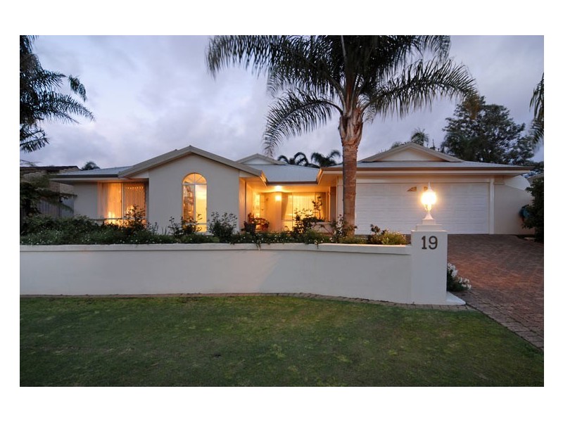 19 Chesters Way, Winthrop WA 6150