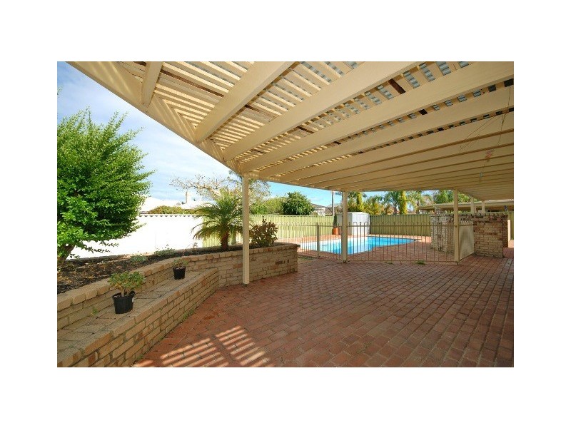 14 Winthrop Drive, Winthrop WA 6150