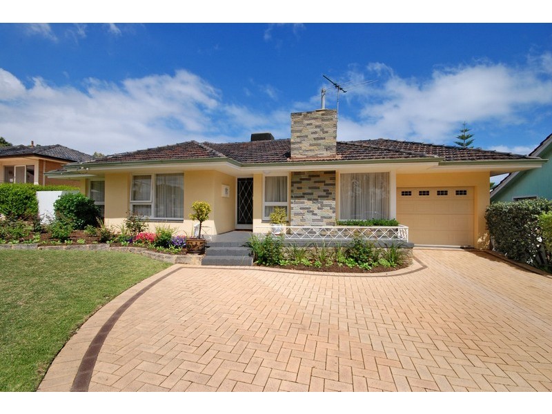42 Challenger Place, Melville WA 6156