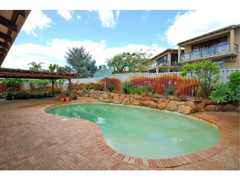 38 Whitfeld Terrace, Winthrop WA 6150