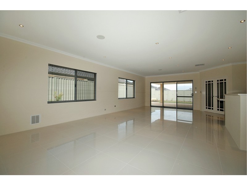 20 Temple Way, Piara Waters WA 6112