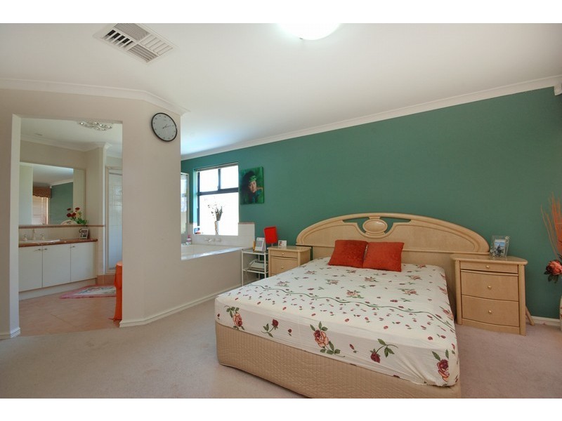 22 Peterborough Circle, North Lake WA 6163