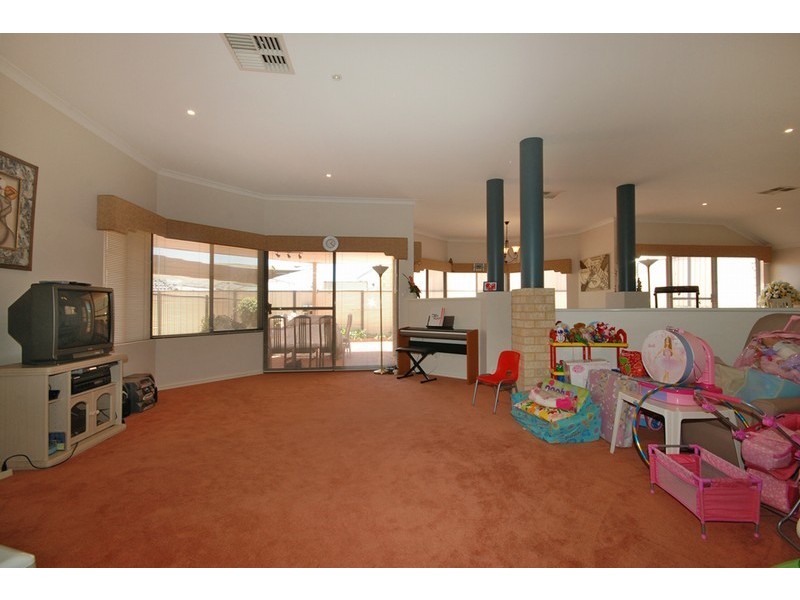 22 Peterborough Circle, North Lake WA 6163