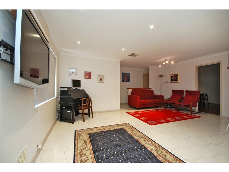 16 STEPHENSON GDNS, Winthrop WA 6150