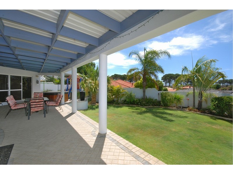18 James Road, Kardinya WA 6163