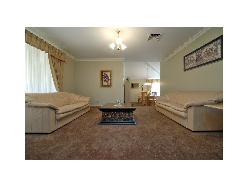 63 Ten Seldam Circle, Winthrop WA 6150