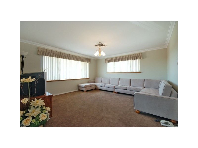 63 Ten Seldam Circle, Winthrop WA 6150