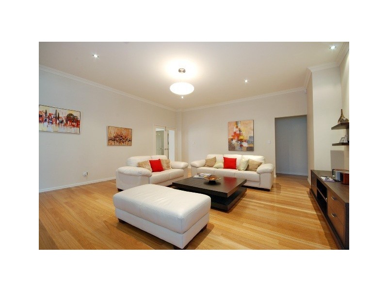 9 Davenport Road, Booragoon WA 6154