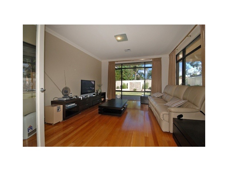 9 Davenport Road, Booragoon WA 6154