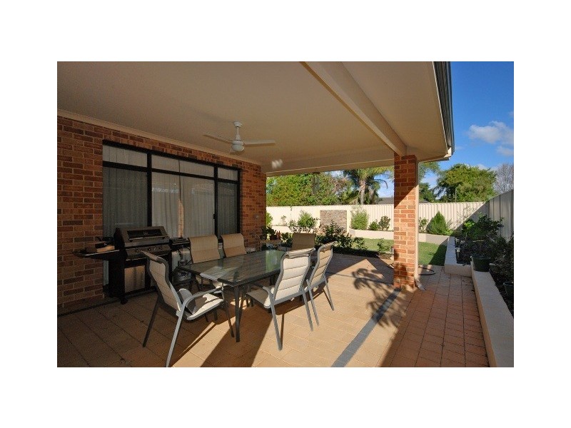 9 Davenport Road, Booragoon WA 6154
