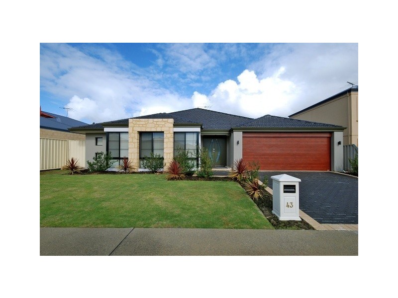 43 Jackadder Ave, Hammond Park WA 6164
