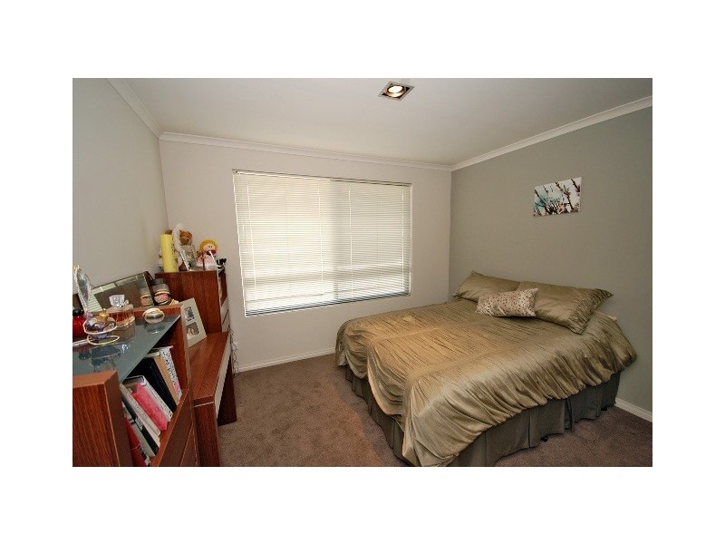 43 Jackadder Ave, Hammond Park WA 6164