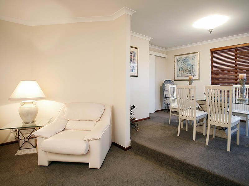 11 Burrows Place, Winthrop WA 6150