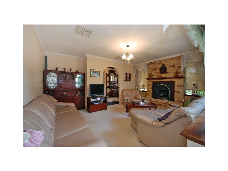 26 McGillivray Gdns, Winthrop WA 6150