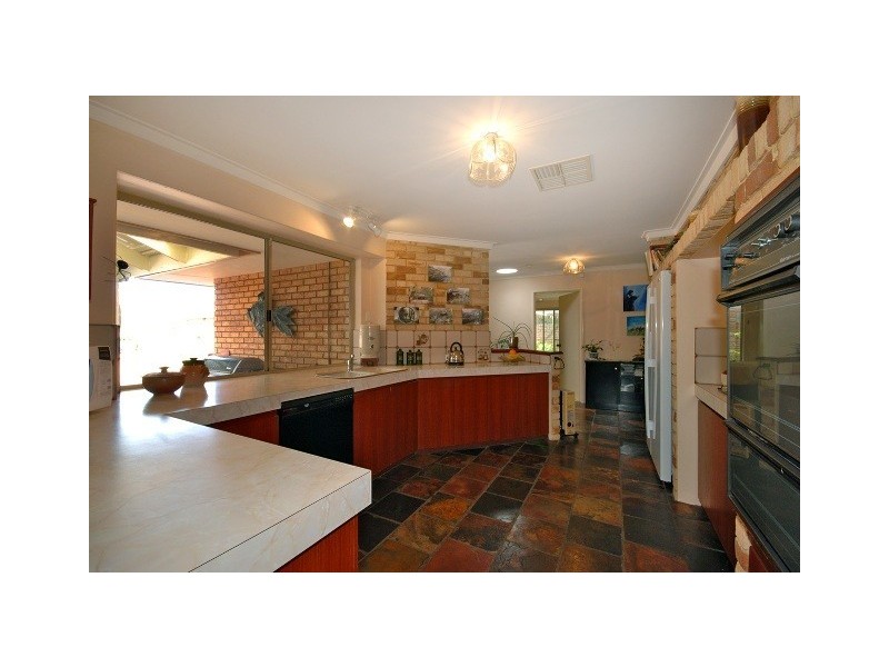 26 McGillivray Gdns, Winthrop WA 6150