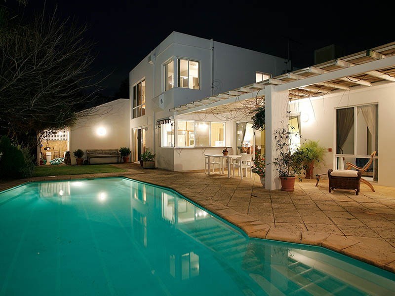 13 Barrett-Lennard Pde, Winthrop WA 6150