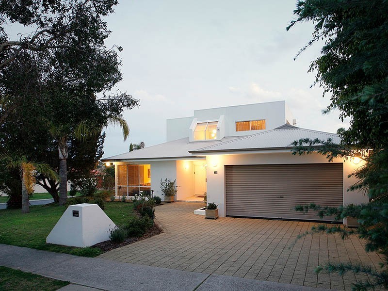 13 Barrett-Lennard Pde, Winthrop WA 6150