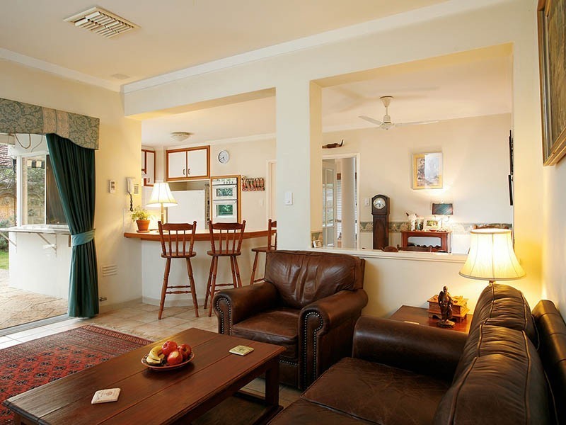 13 Barrett-Lennard Pde, Winthrop WA 6150