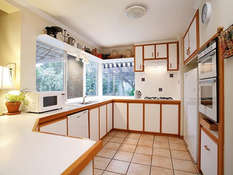 13 Barrett-Lennard Pde, Winthrop WA 6150