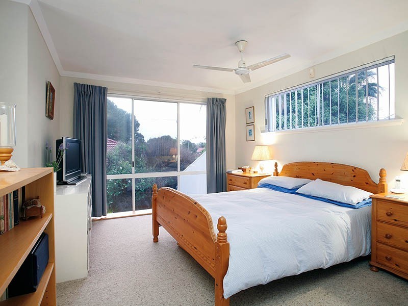 13 Barrett-Lennard Pde, Winthrop WA 6150