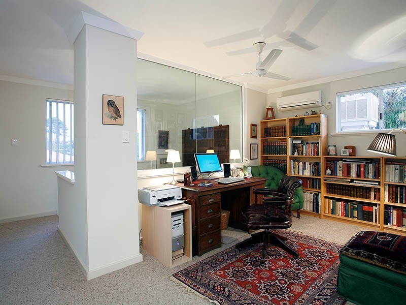 13 Barrett-Lennard Pde, Winthrop WA 6150