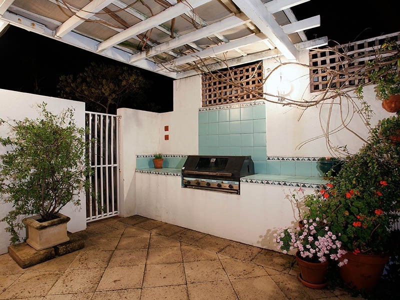 13 Barrett-Lennard Pde, Winthrop WA 6150